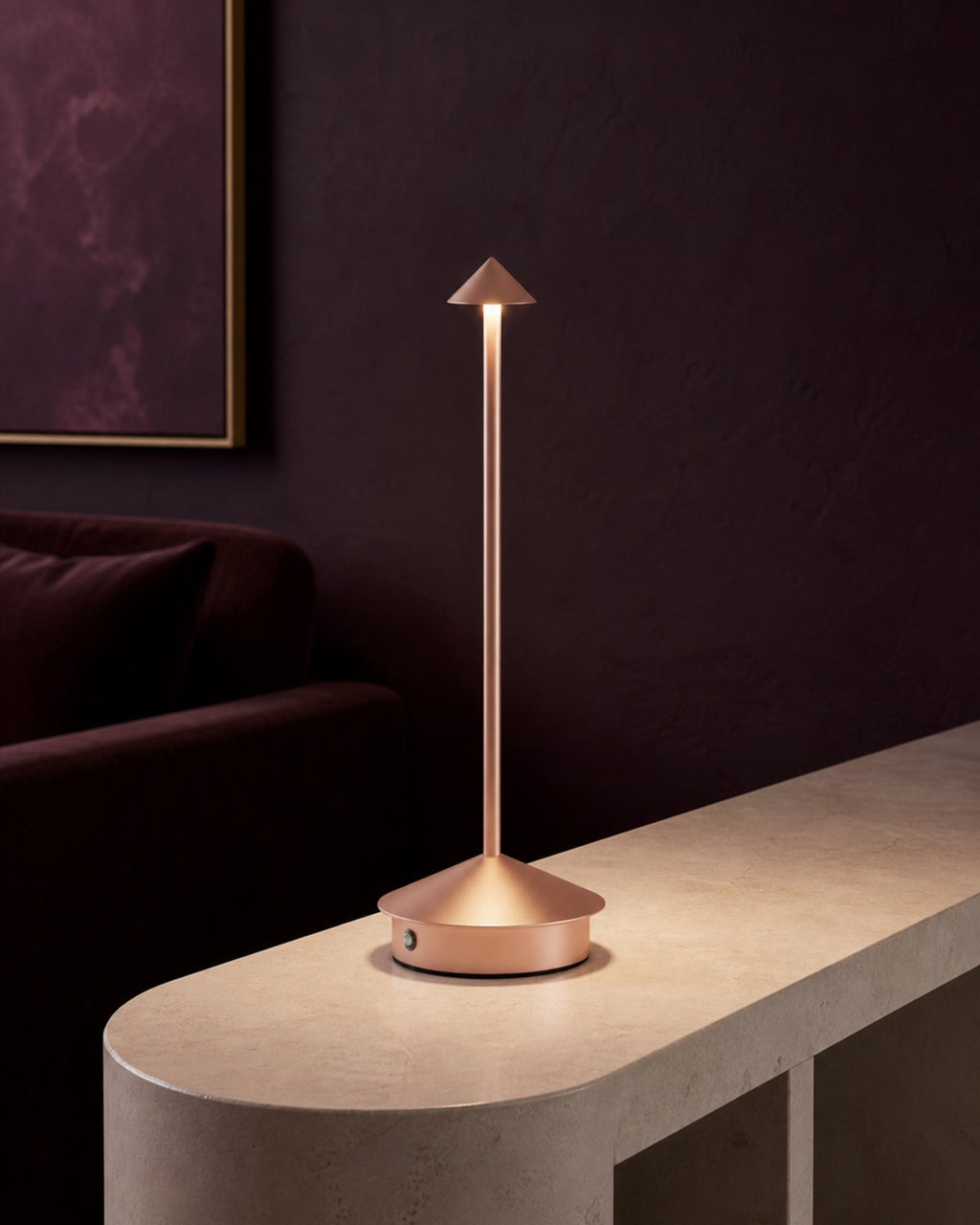 MIRO Akku-Tischlampe – Roségold, in einer Raumszene | DecoHarmonie