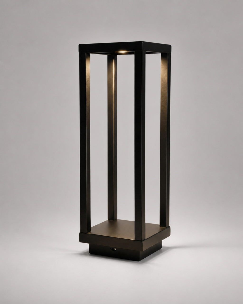 SORA Akku-Tischlampe – Schwarz, Produktansicht vor neutralem Hintergrund | DecoHarmonie