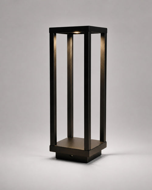 SORA Akku-Tischlampe – Schwarz, Produktansicht vor neutralem Hintergrund | DecoHarmonie