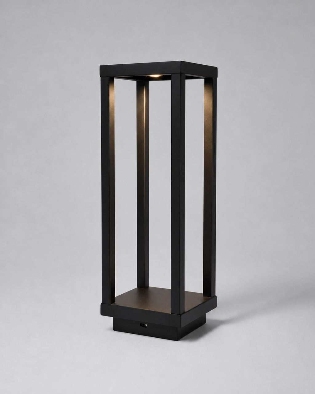 SORA Akku-Tischlampe – Schwarz, Produktansicht vor neutralem Hintergrund | DecoHarmonie