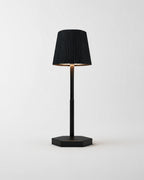 TOVI Akku-Tischlampe – Schwarz, Produktansicht vor neutralem Hintergrund | DecoHarmonie