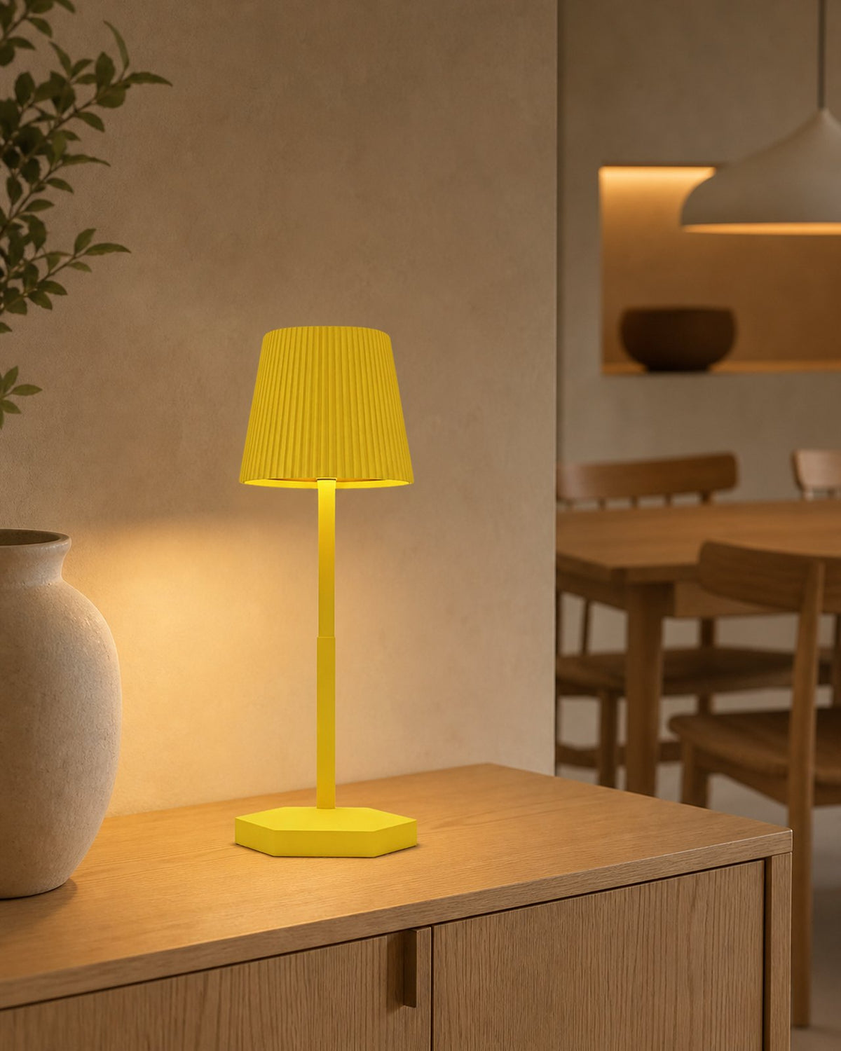 TOVI Akku-Tischlampe – Gold, im Essbereich | DecoHarmonie