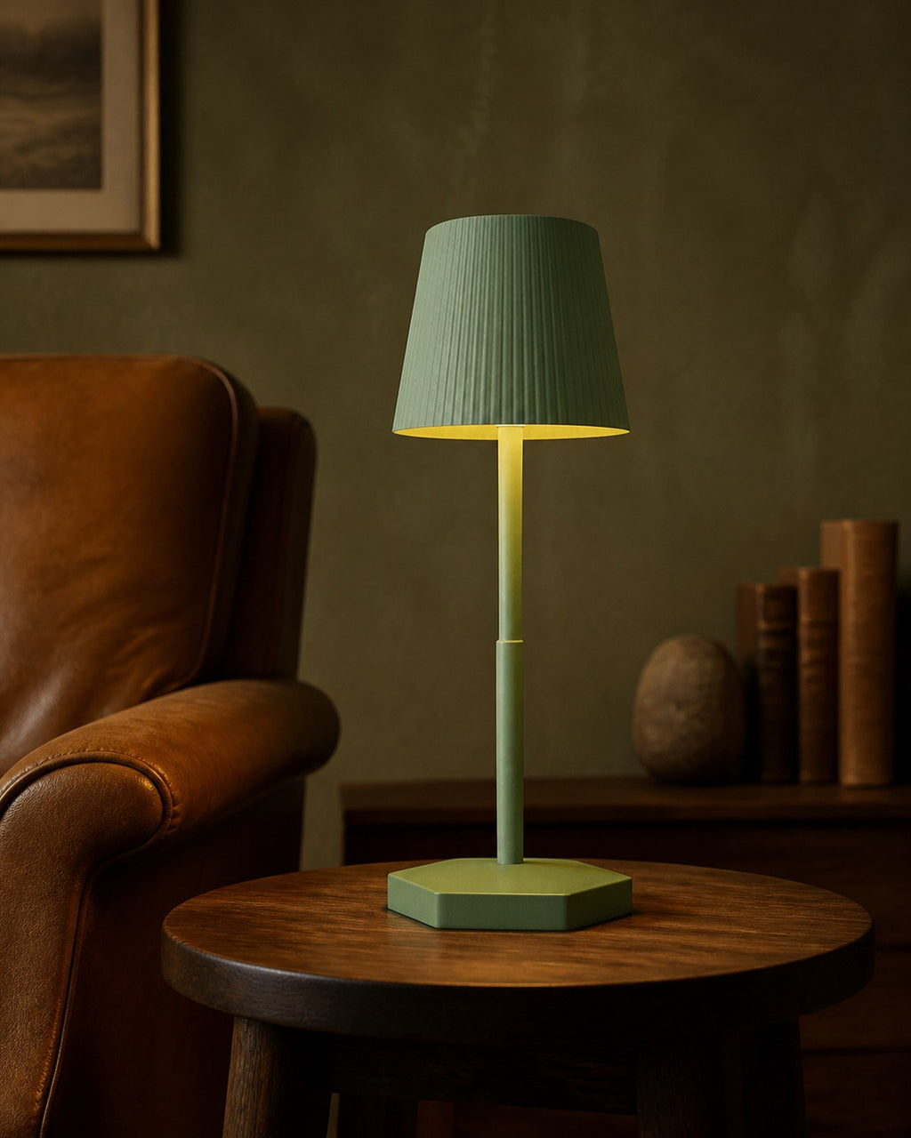 TOVI Akku-Tischlampe – Grün, in einer Leseecke | DecoHarmonie