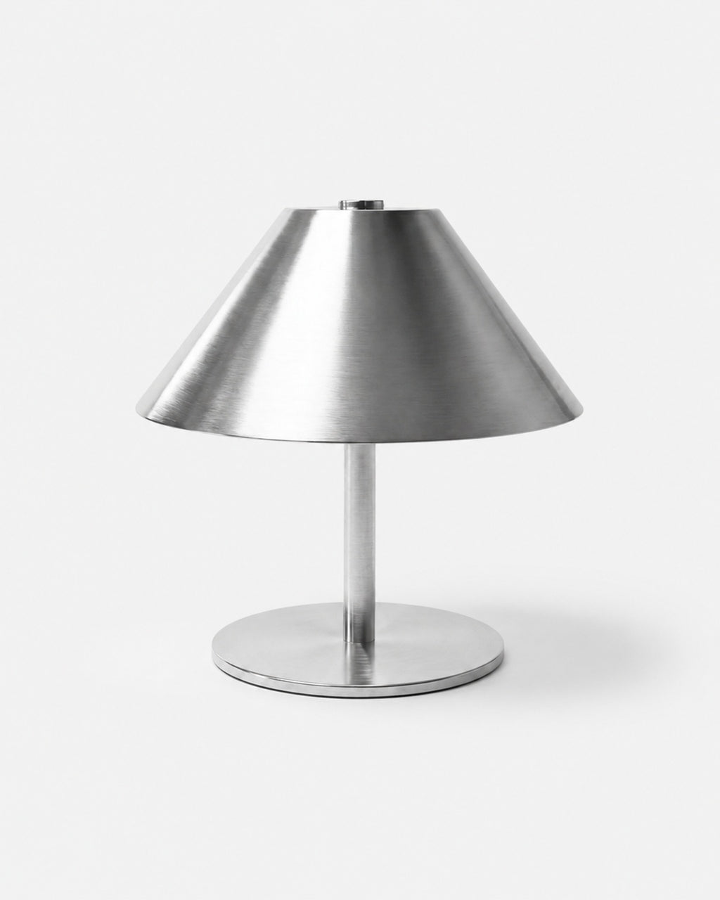 VARMA Akku-Tischlampe – Silber, Produktansicht vor neutralem Hintergrund | DecoHarmonie