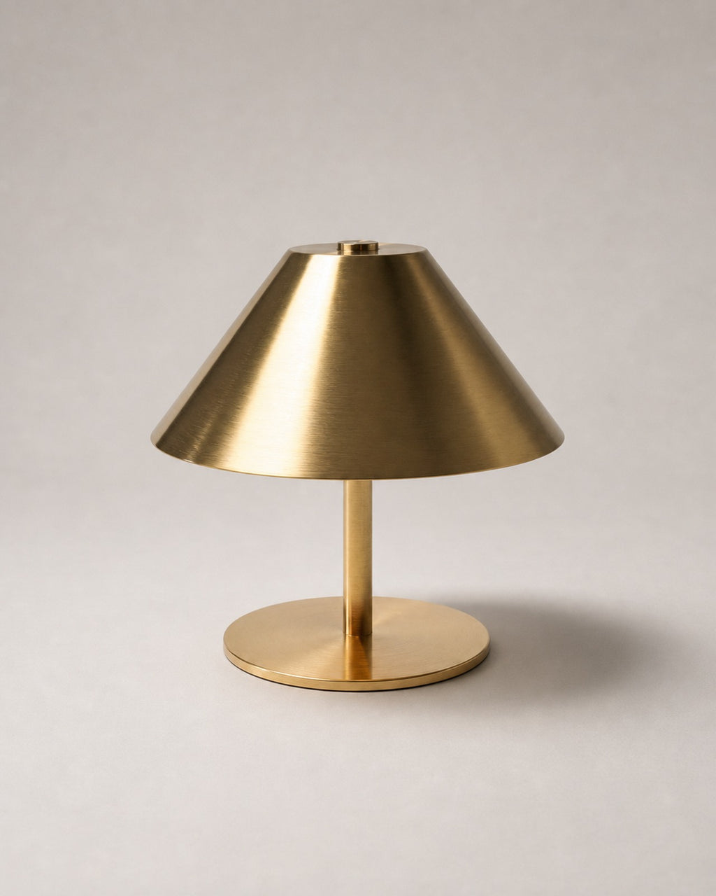 VARMA Akku-Tischlampe – Gold, Detailansicht | DecoHarmonie