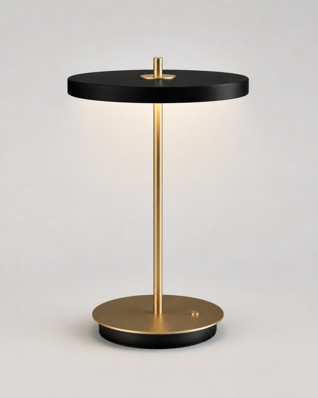 SKEN Akku-Tischlampe – Schwarz, Produktansicht vor neutralem Hintergrund | DecoHarmonie