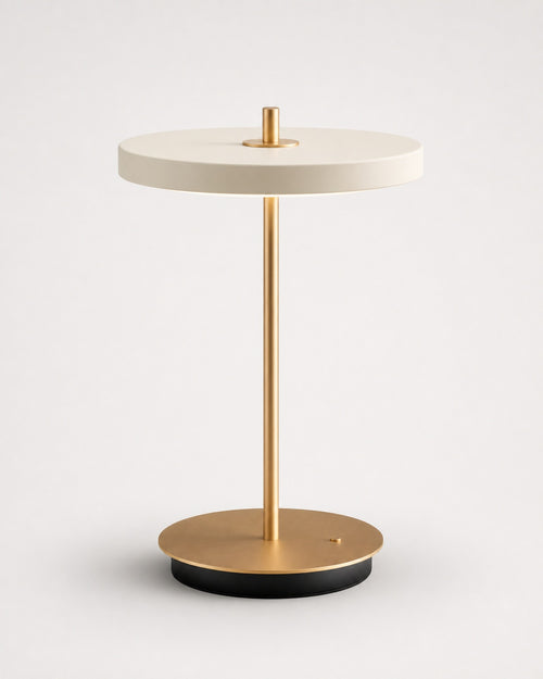 SKEN Akku-Tischlampe – Weiss, Produktansicht vor neutralem Hintergrund | DecoHarmonie