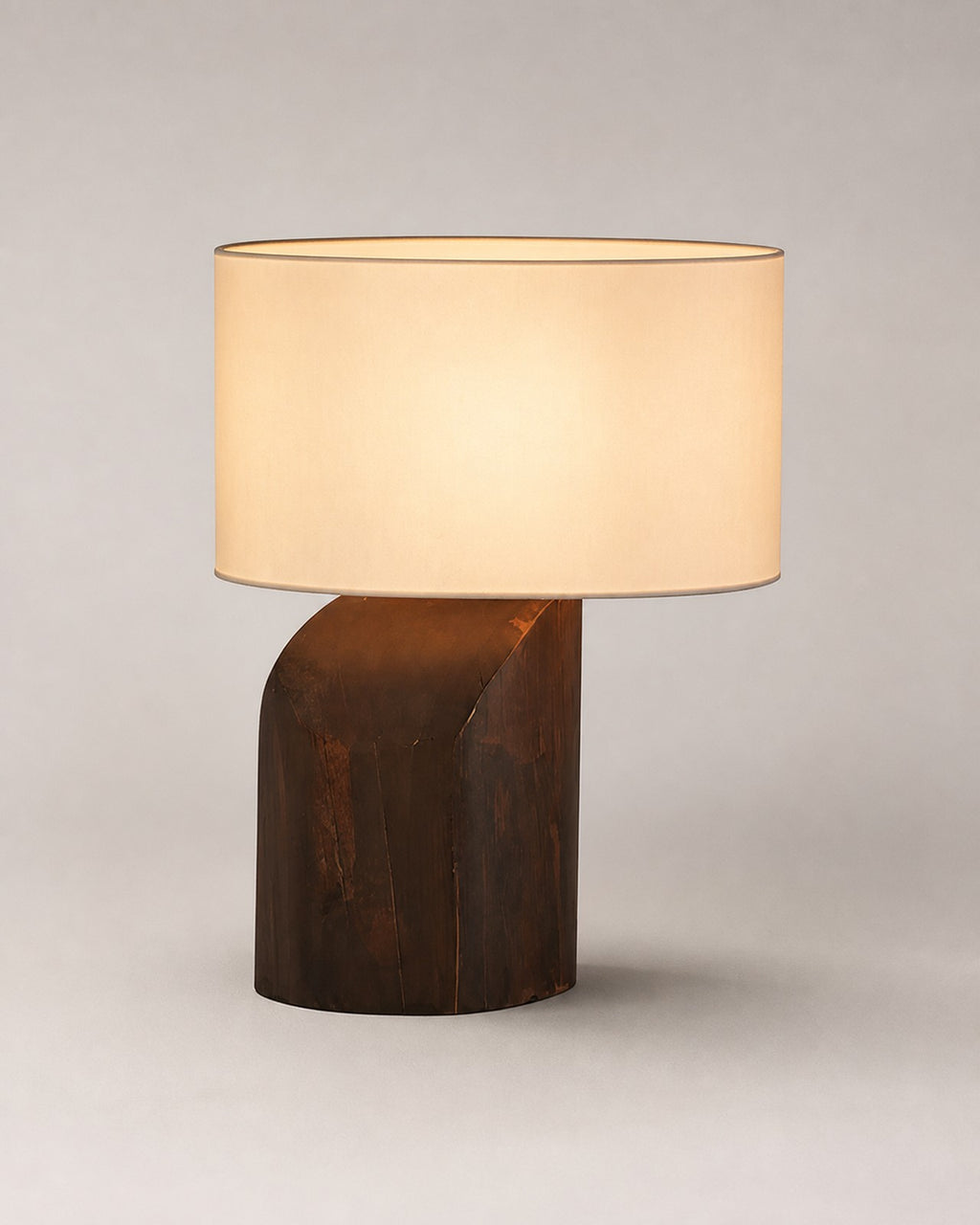 KALLE Tischlampe – Dunkles Holz, Detailansicht | DecoHarmonie