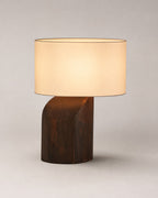 KALLE Tischlampe – Dunkles Holz, Detailansicht | DecoHarmonie