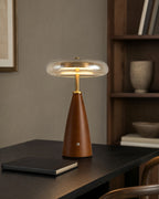 NALU Tischlampe – Gross, an einem Arbeitsplatz | DecoHarmonie
