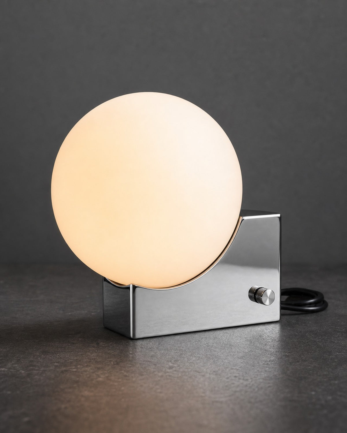 TERO Tischlampe – Chrom, Detailansicht | DecoHarmonie