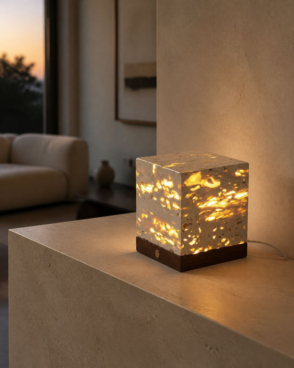 OMA Tischlampe – Gross, in einem Wohnbereich | DecoHarmonie