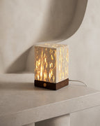 OMA Tischlampe – Schmal, in einem Eingangsbereich | DecoHarmonie