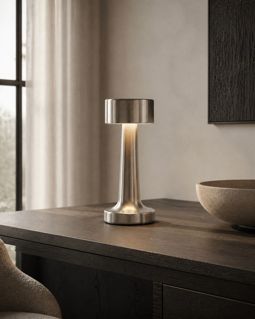 ELDA Akku-Tischlampe – an einem Arbeitsplatz | DecoHarmonie
