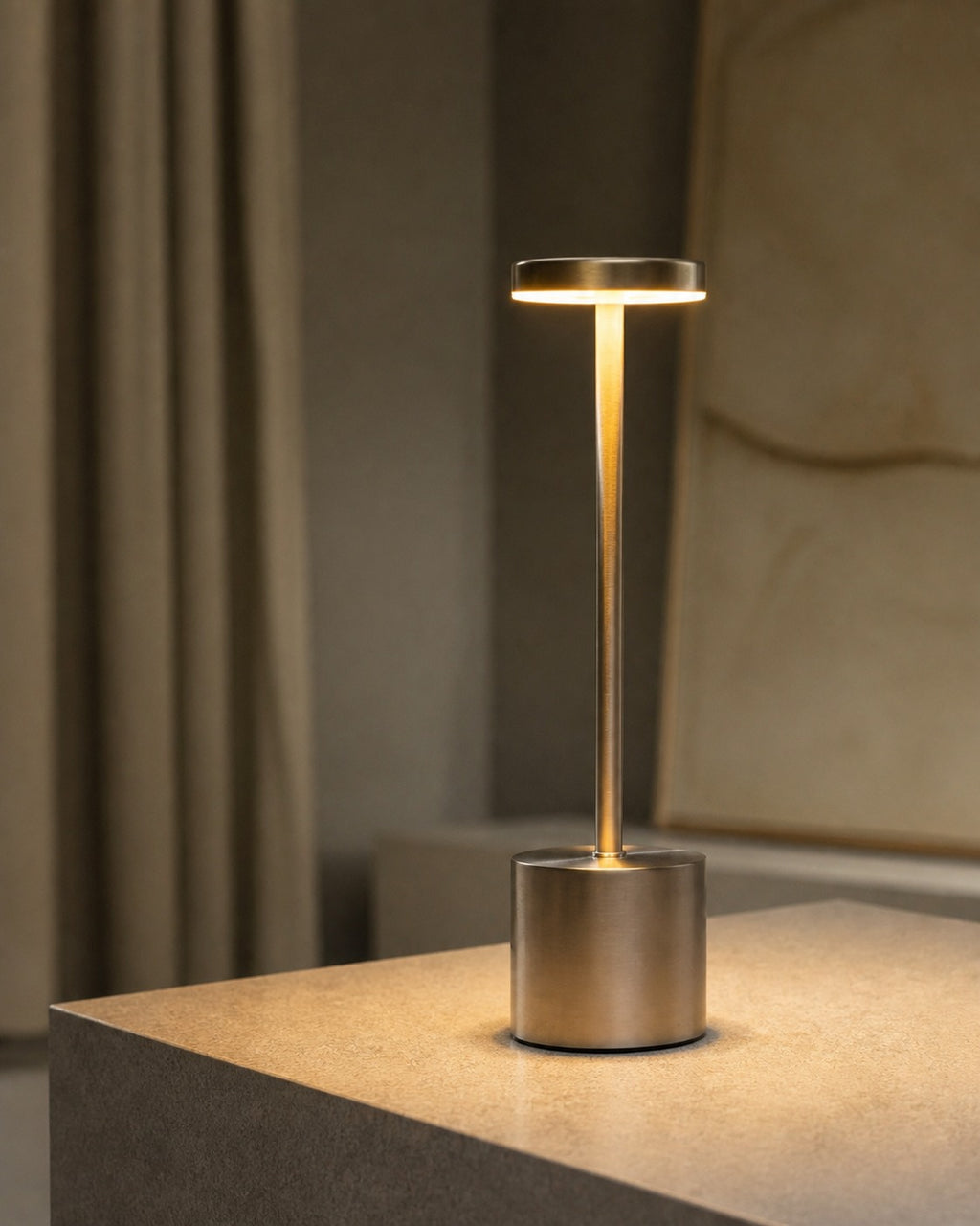 NOVA Akku-Tischlampe – in einer Raumszene | DecoHarmonie