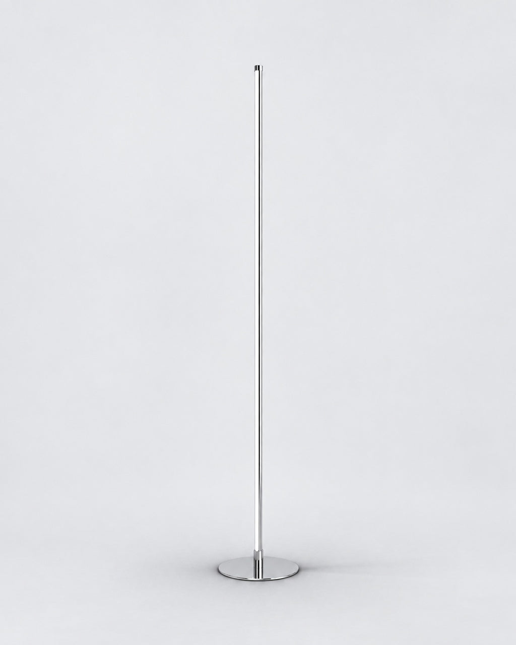 SVEN Stehlampe – Silber, Studioansicht | DecoHarmonie