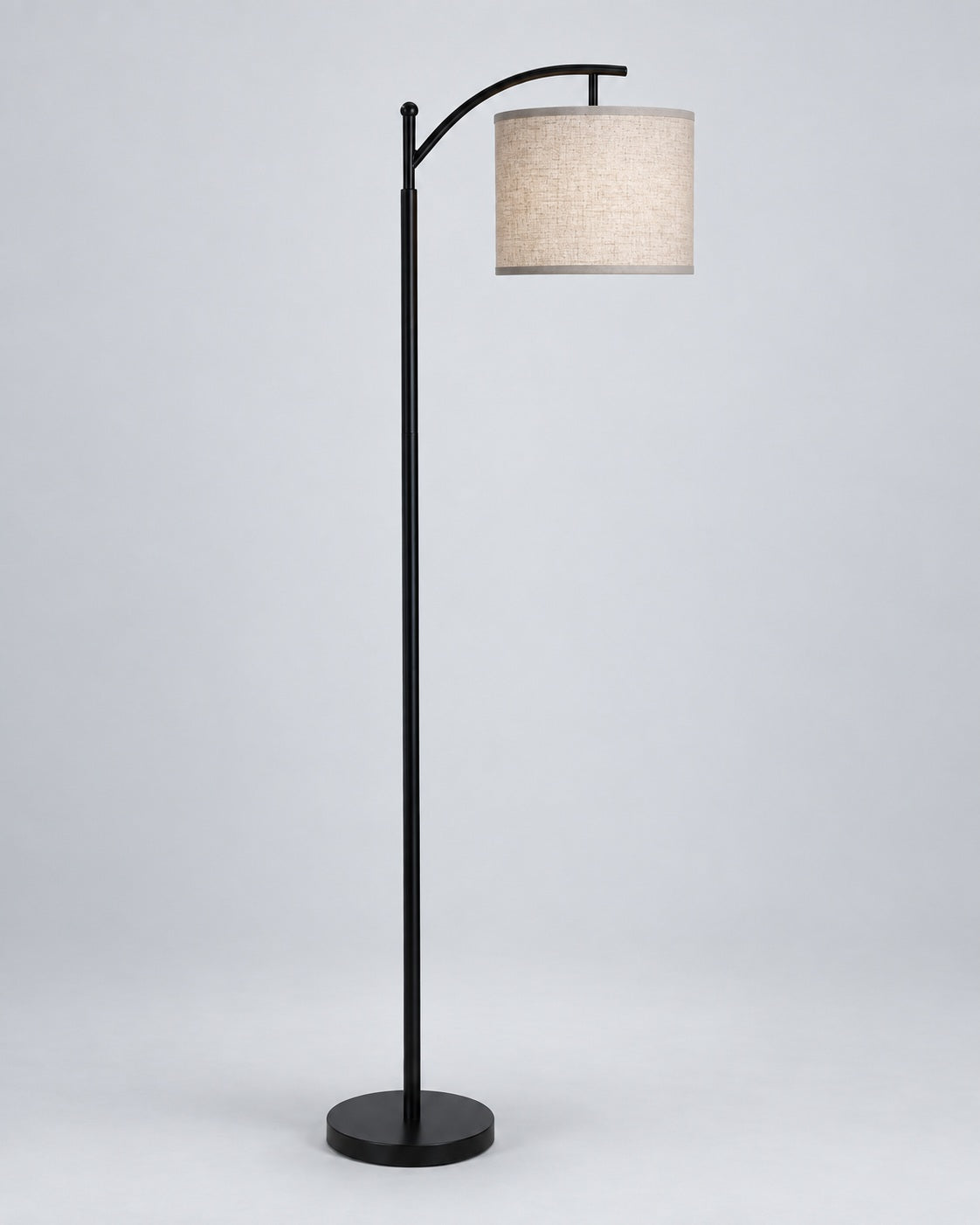 LIRI Stehlampe – Schwarz, Studioansicht | DecoHarmonie