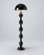 AVEN Stehlampe – Schwarz, Studioansicht | DecoHarmonie
