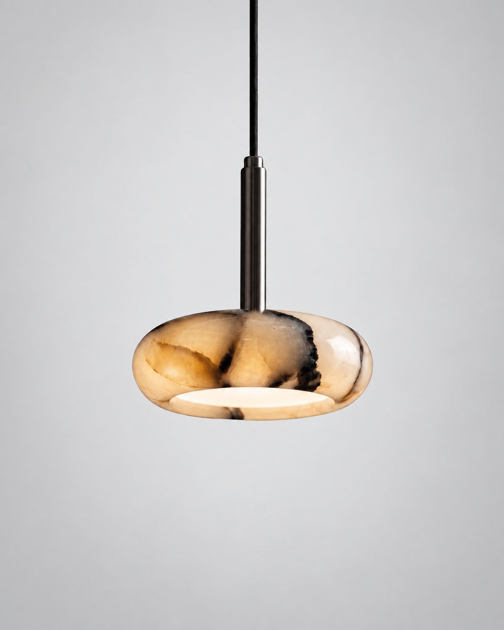 MARBA LED-Pendelleuchte aus Marmor – Einflammig / Marmor, Produktansicht vor hellem Hintergrund