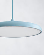 MAKARON Pendelleuchte – Flacher Schirmrand und bündiger unterer Diffusor