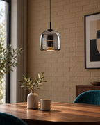 ZONID Pendelleuchte – Helle Wohnszene bei Tageslicht mit natürlicher Grössenwirkung