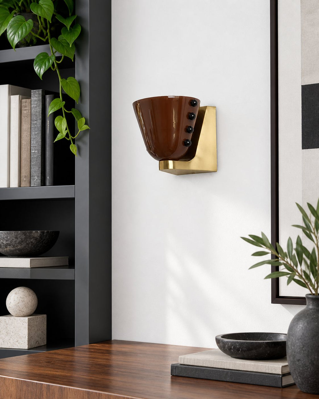 DIEDENA Wandleuchte – Braun im Wohnraum