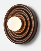 KYLA Wandleuchte – Detailansicht, Dunkles Holz