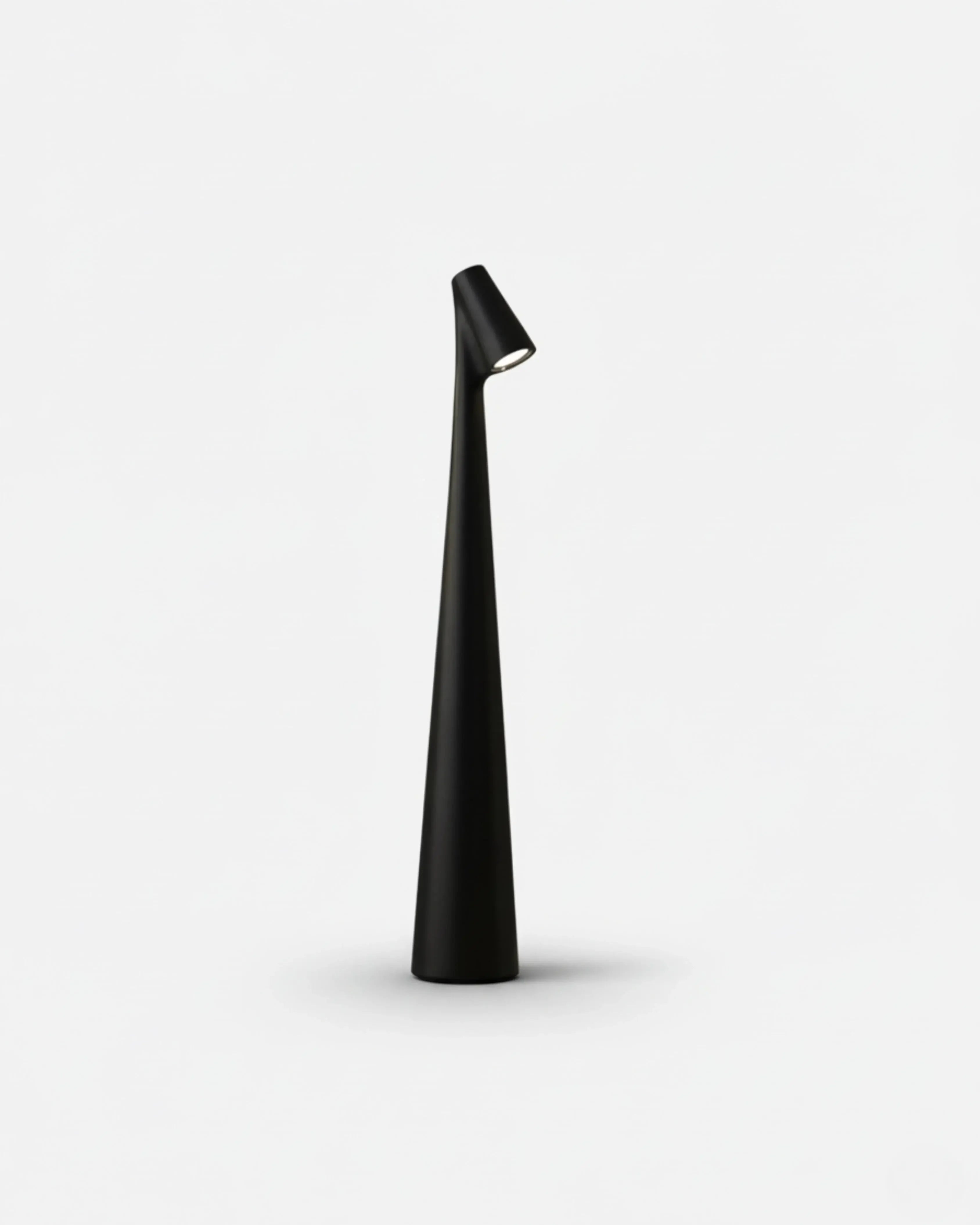 NORA cordless table lamp, sculptural matte black tapered tower with angled spotlight head, rechargeable designer | DecoHarmonie