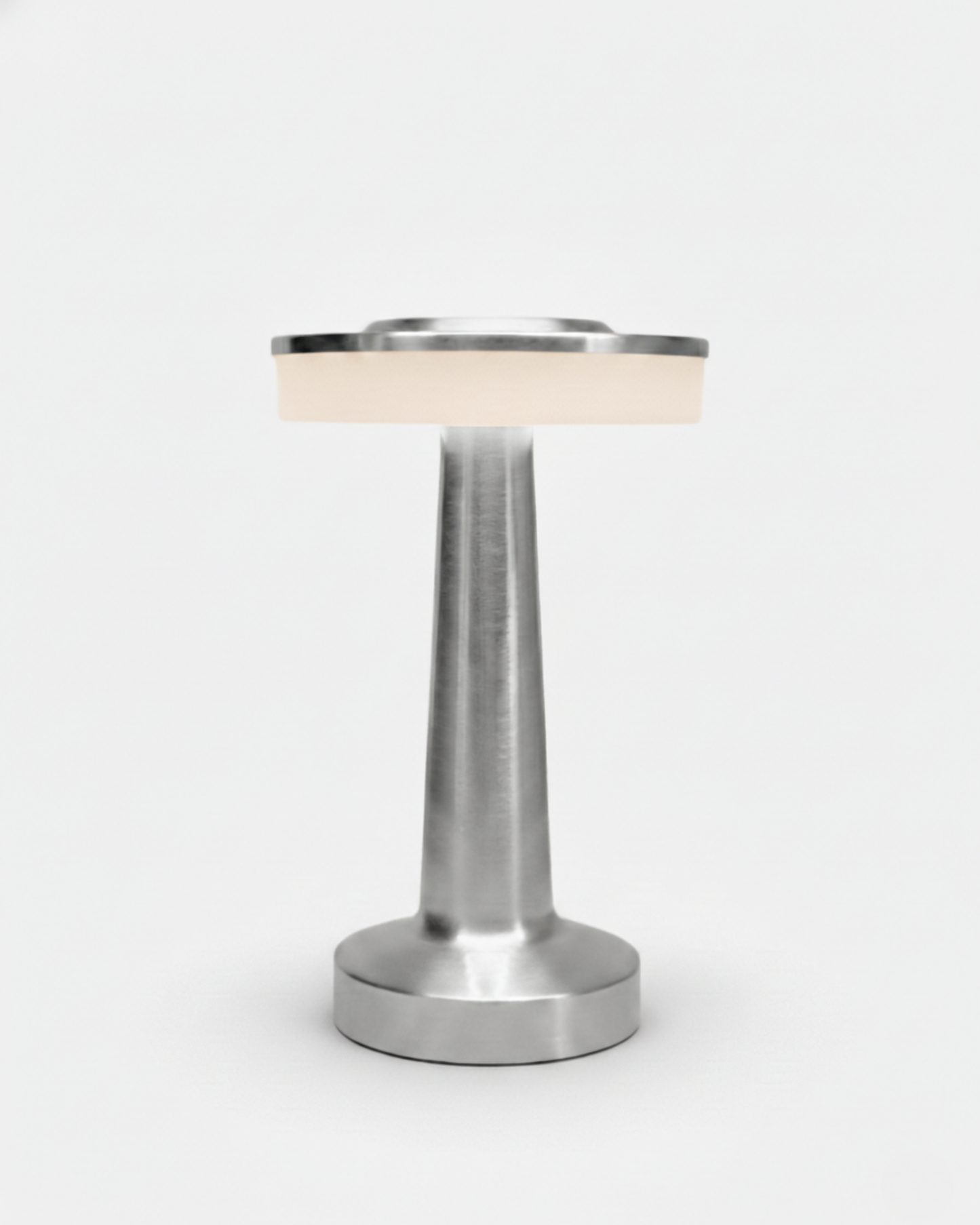 KARO cordless table lamp with retro brushed aluminium puck shade on short pedestal, rechargeable designer bar lamp | DecoHarmonie