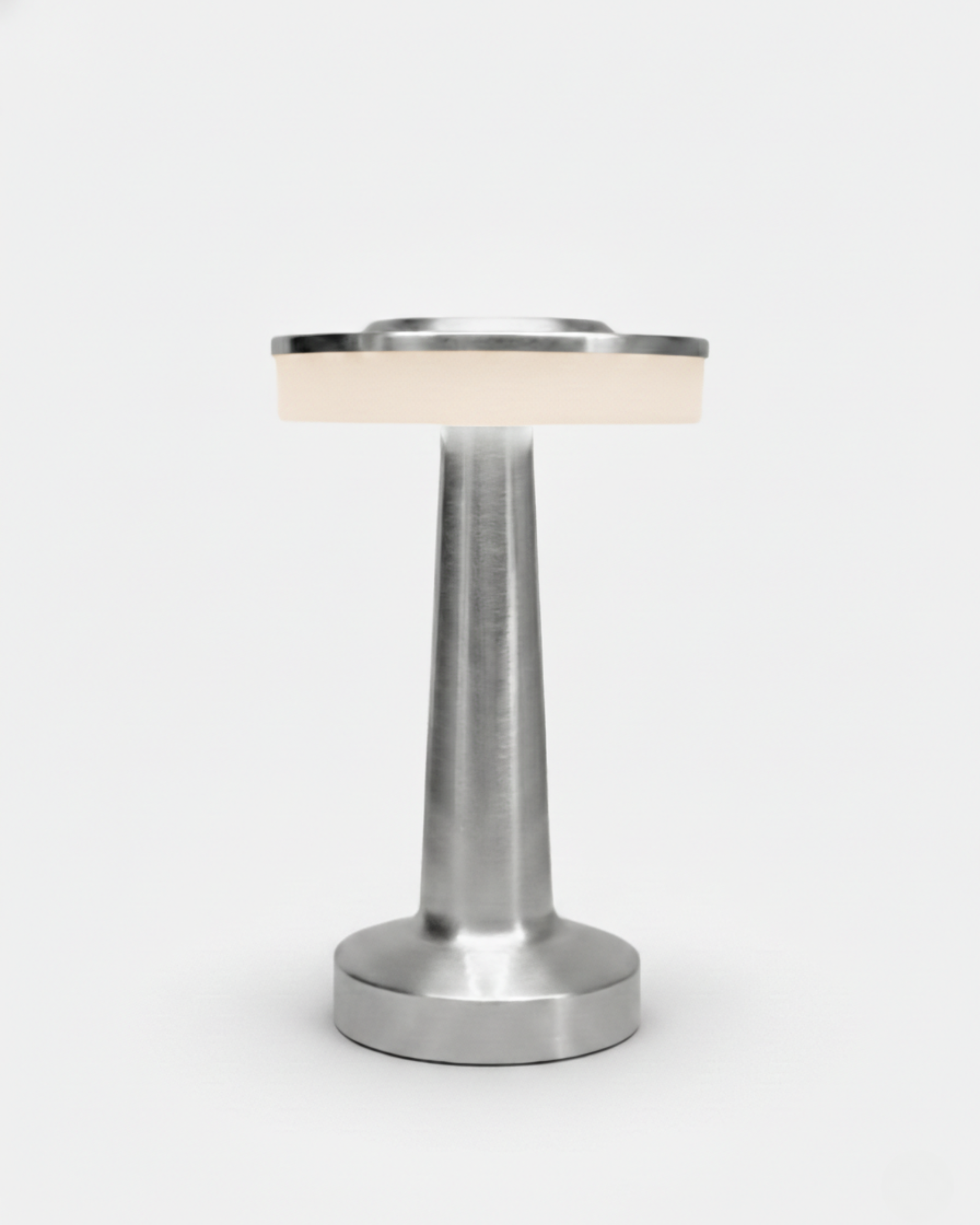 KARO cordless table lamp with retro brushed aluminium puck shade on short pedestal, rechargeable designer bar lamp | DecoHarmonie
