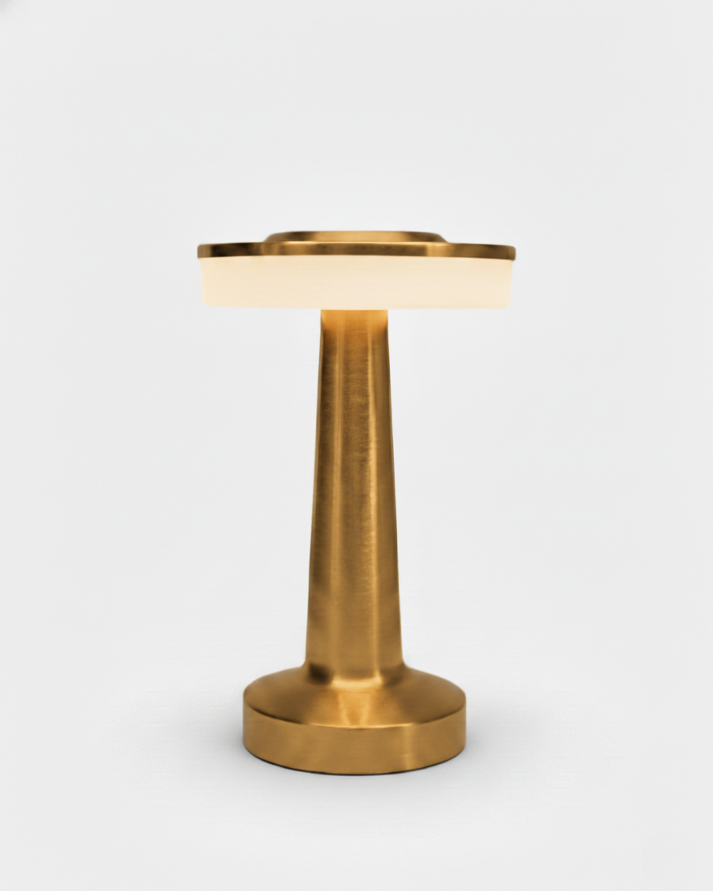 KARO cordless designer table lamp in gold — wireless rechargeable lamp | DecoHarmonie