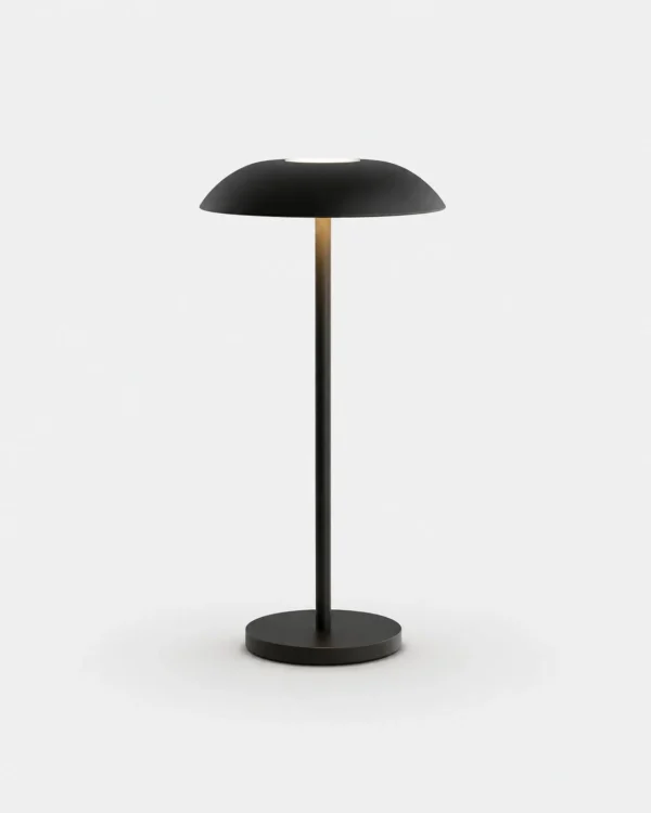 Akku-Tischlampe: Metallkuppel mit Touch-Dimmung – OSLO