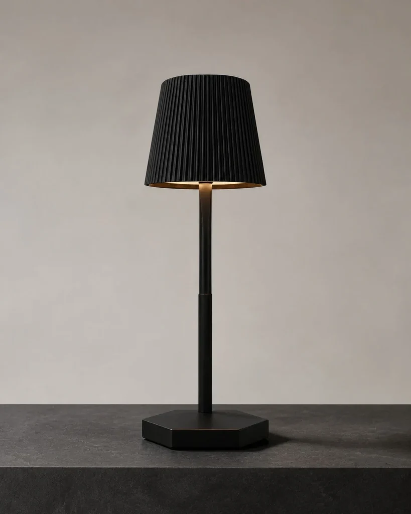 Akku-Tischlampe TOVI, Plisseeschirm mit variablem Weisslicht – Schwarz, Detailansicht