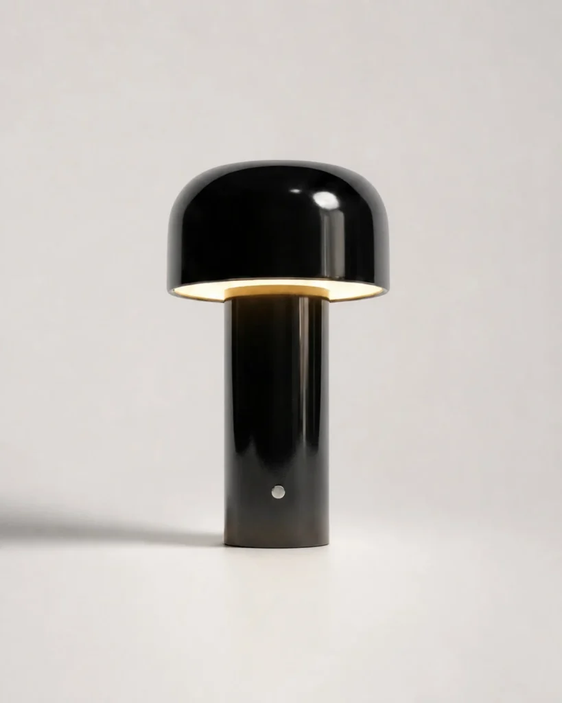 Akku-Tischlampe LAKO, skulpturale Metallform mit USB-C – Schwarz, Produktfoto