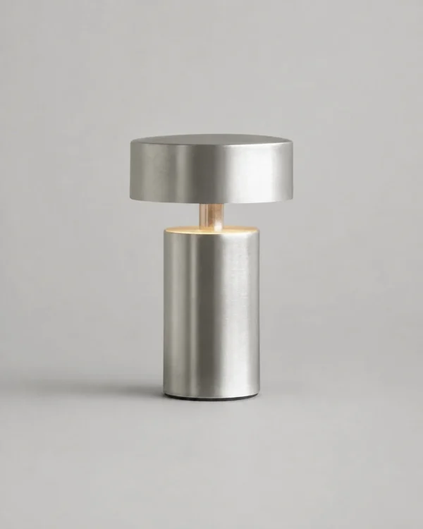 Akku-Tischlampe: zylindrisches Metallgehäuse mit USB – TOMI