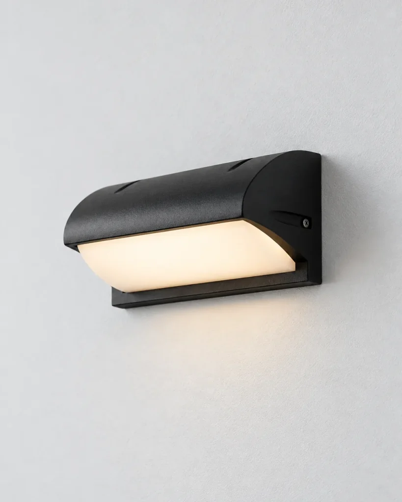 Aussenleuchte DOMOT, LED-Wandleuchte mit Blendschutz, IP65 – Schwarz, Produktfoto mit Blende und Licht nach unten