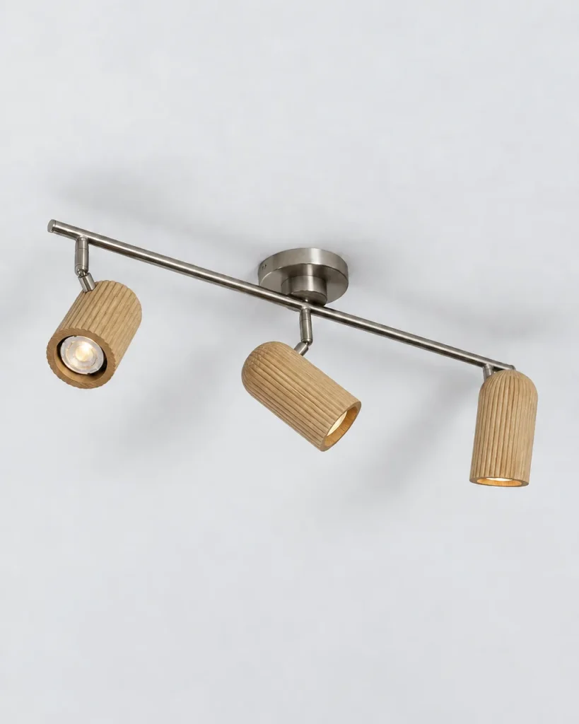 Plafoniera NIKA, barra con tre faretti in legno scanalato – legno chiaro, foto prodotto