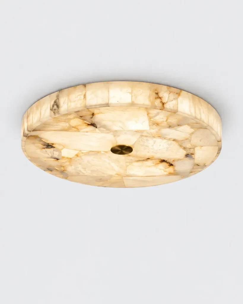 Deckenlampe BATRAZ, Flache Mosaikscheibe aus Alabaster – Ø 40 cm, Produktfoto, eingeschaltet