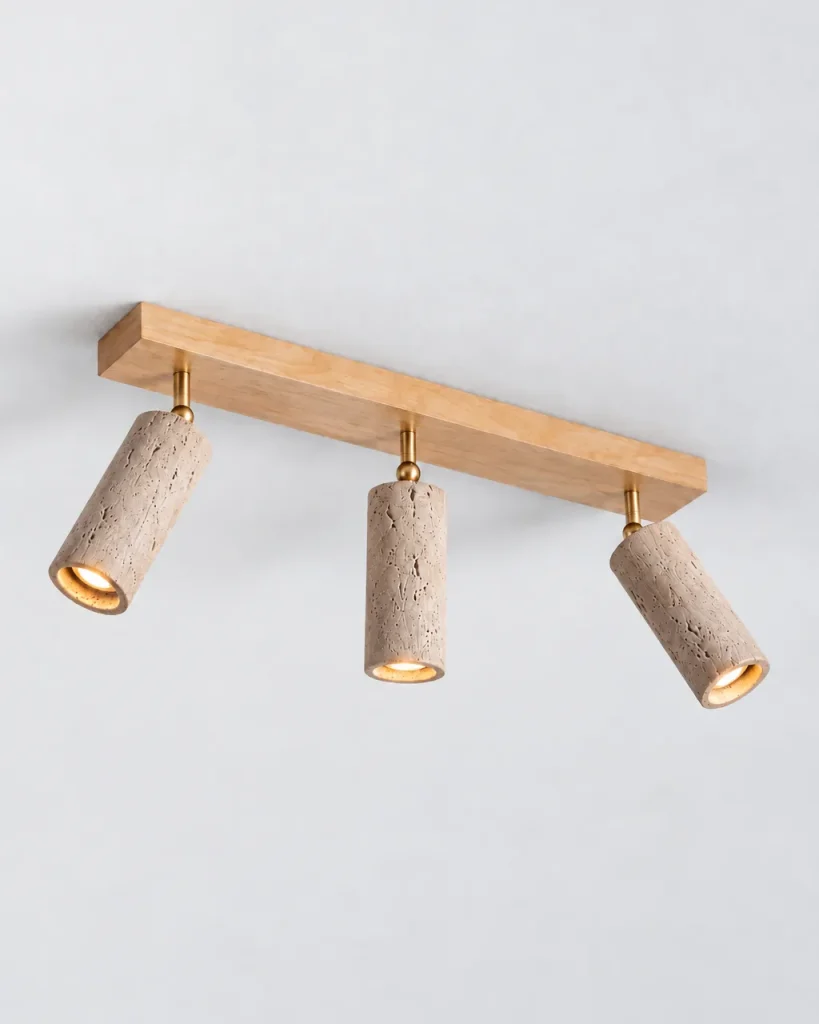 Deckenlampe BERA, Travertin-Spots auf Massivholzleiste – Helles Holz, Dreifach, Produktfoto