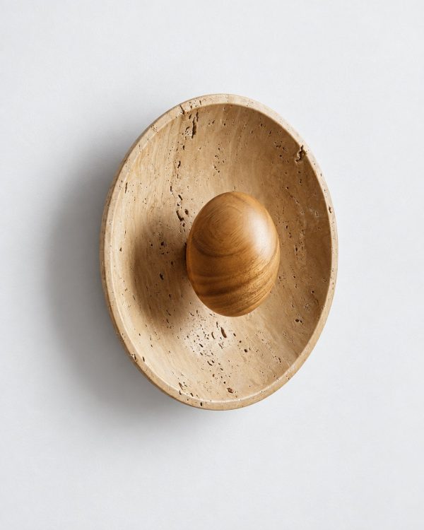 Wandlampe: runde Travertinform mit Holzdetails – LINO