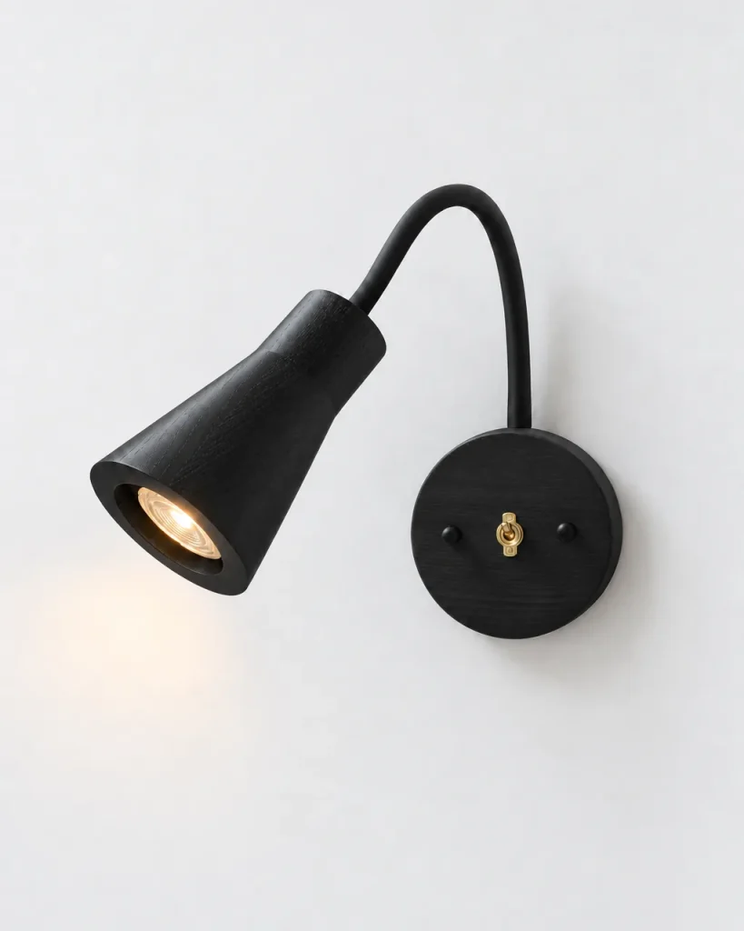 Wandlampe FINA, Leseleuchte aus Holz mit Schwanenhals – Schwarz, Produktfoto