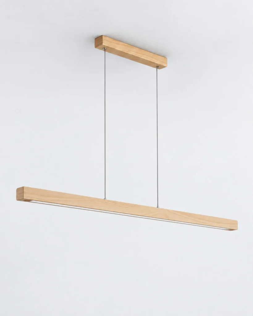 Lineare LED-Hängelampe aus Massivholz ANOD – 120 cm / Helles Holz, Produktfoto