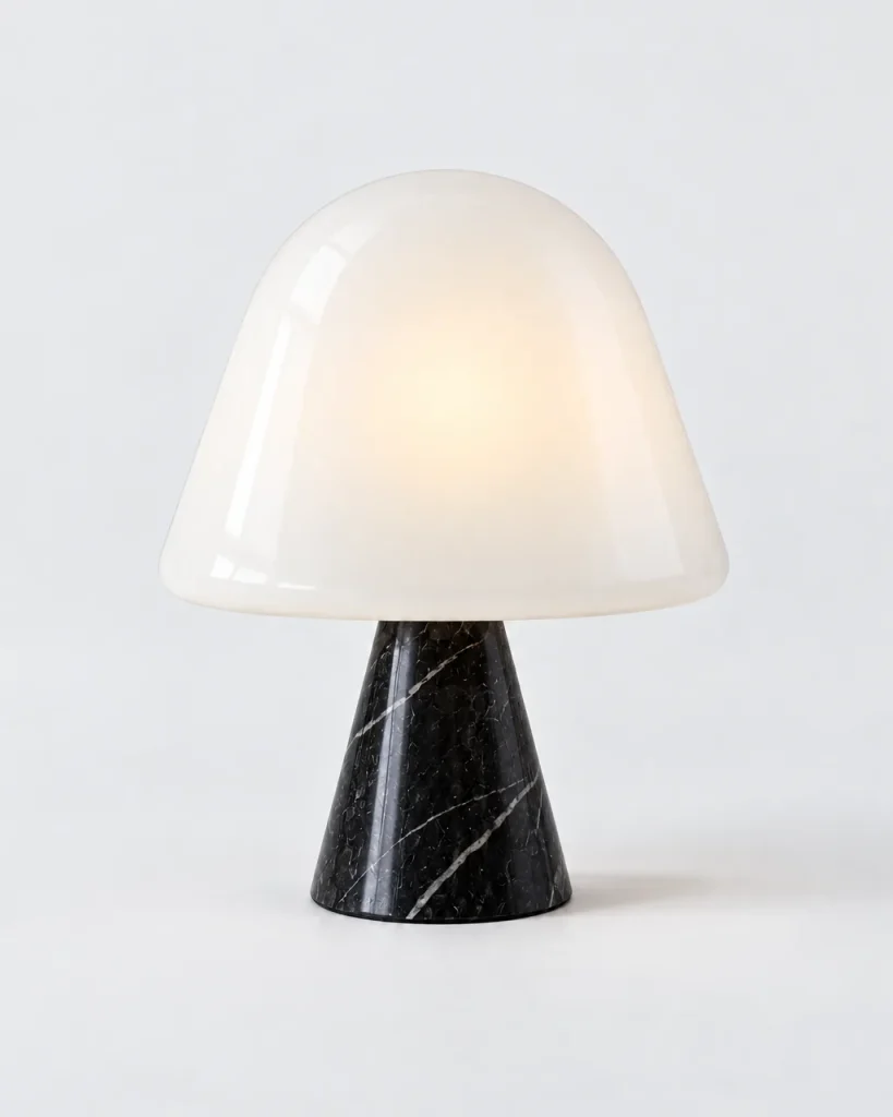 Tischlampe NOKA, Opalglaskuppel auf Marmorkegel – Schwarzer Marmor, Produktfoto