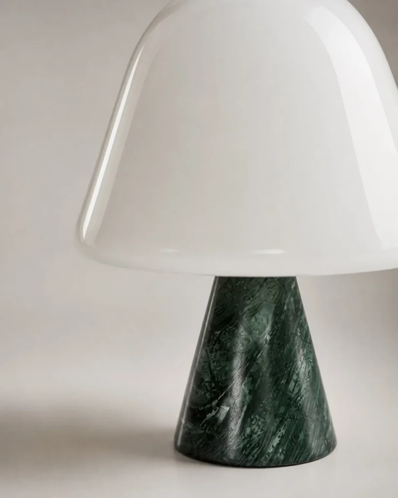 Tischlampe NOKO, Marmorfuss und Opalglaskuppel – Grüner Marmor, Detailansicht