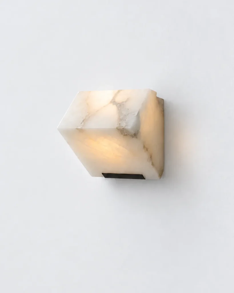 Wandlampe NORI, facettierte Alabasterblöcke, 1 bis 3 Module – Solo mit einem Alabasterblock, Produktfoto