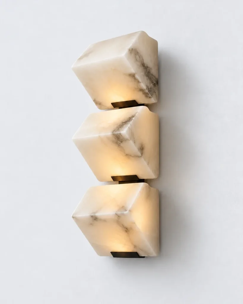 Wandlampe NORI, facettierte Alabasterblöcke, 1 bis 3 Module – Trio mit drei Alabasterblöcken, Produktfoto