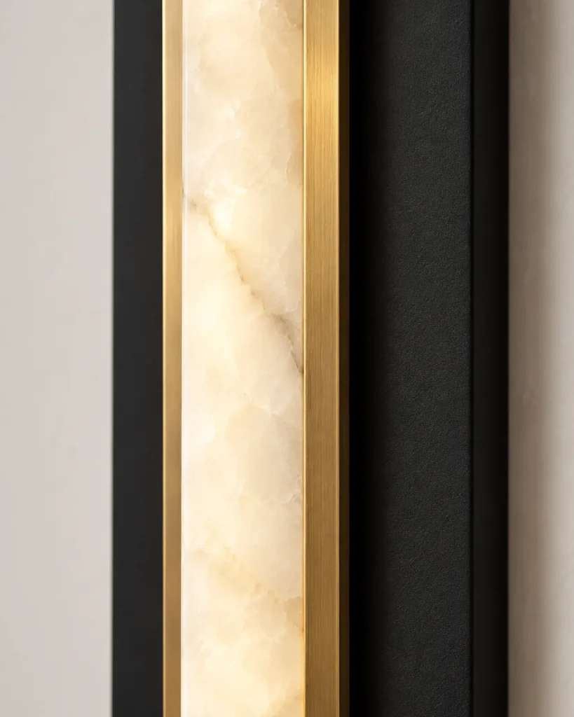 Wandlampe BANSE, Alabaster-Leiste auf Schwarz, LED, IP44 – Detailansicht der Alabasteradern