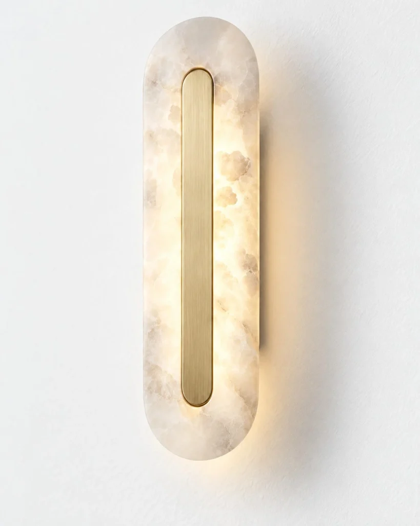 Wandlampe JOGNE, längliche Alabasterleuchte mit Messingdetail – Detailansicht, 35 cm