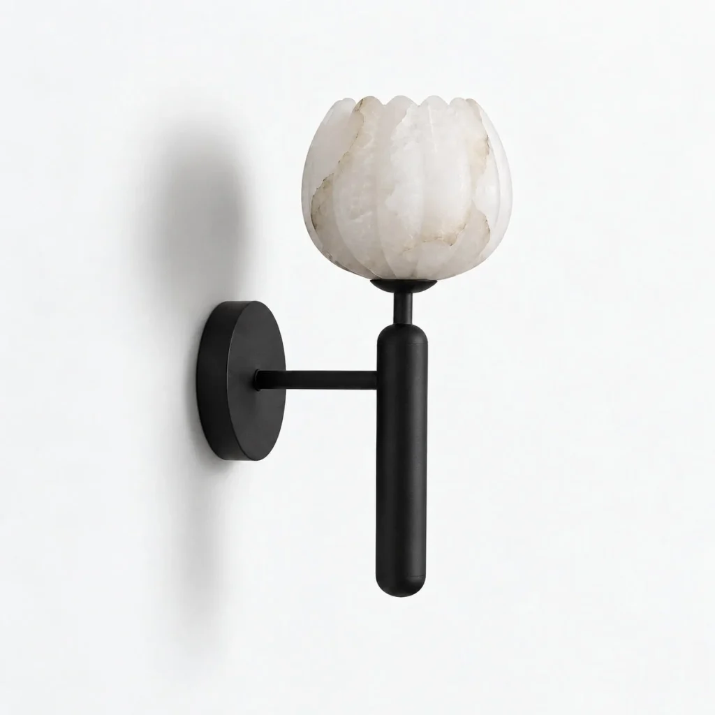 Wandlampe KEXIME, Alabasterleuchte mit floralem Messingarm – Schwarz, Produktfoto