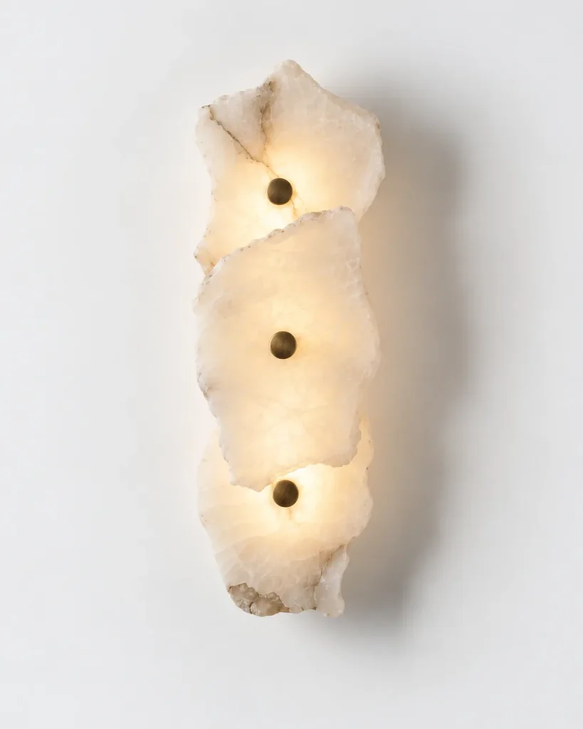 Wandlampe MAART, Alabasterscheiben mit Naturkante, 1 bis 9 – Dreifach, drei Alabasterscheiben, Produktfoto